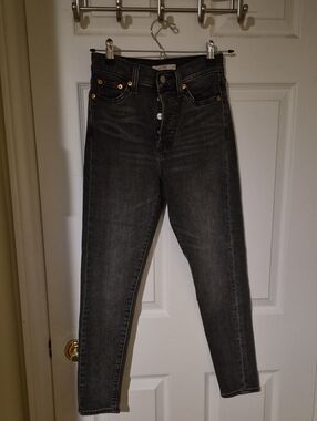Levi's Wedgie Skinny High-Rise Jeans in Washed Black / Charcoal Size 25